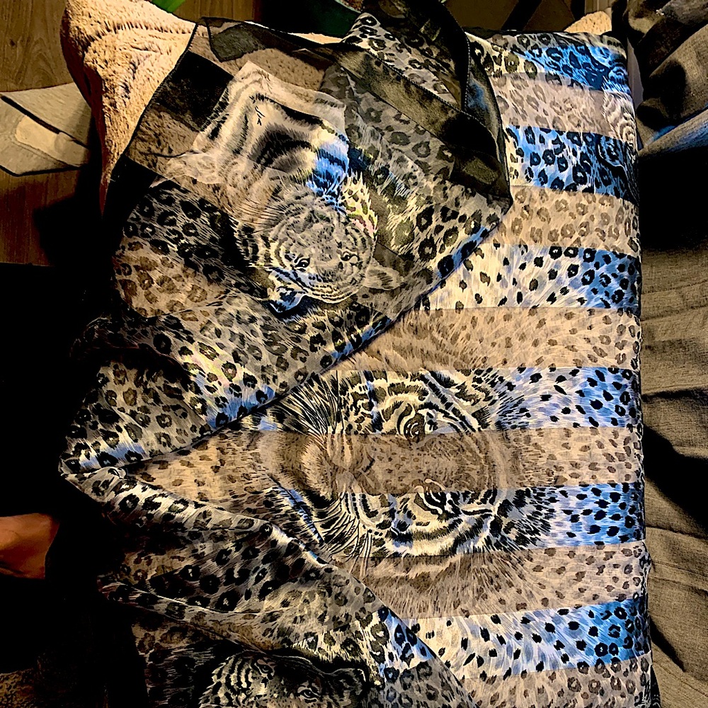 Rare find-gorgeous tiger print scarf
